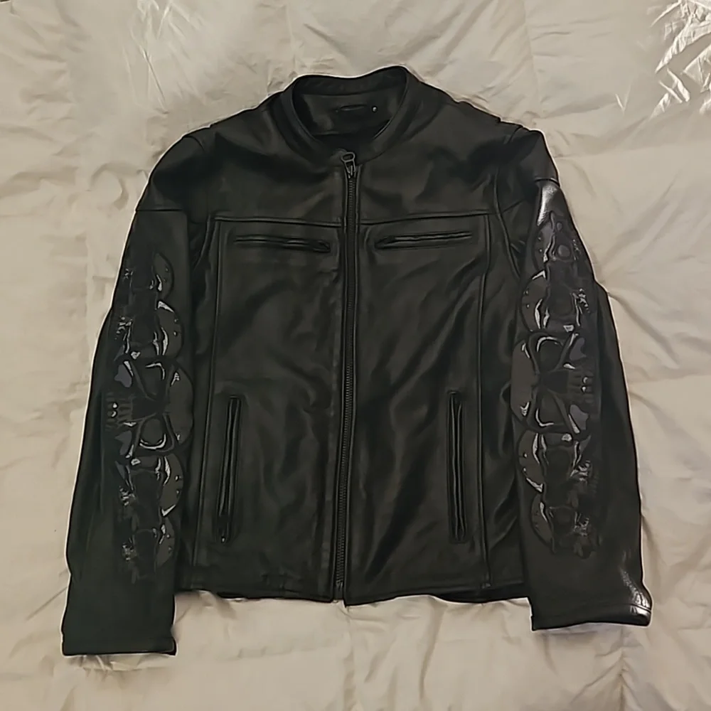 Mens Wilson's Leather Motorcycle Jacket sz MED with reflective skull detail
